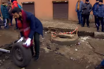 В Черновцах разъярённые водители пришли под мэрию: "Лопнули шины и терпение"