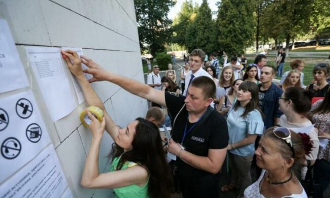 "Подарунки" абітурієнтам: влада придумала, як загнати студентів у село