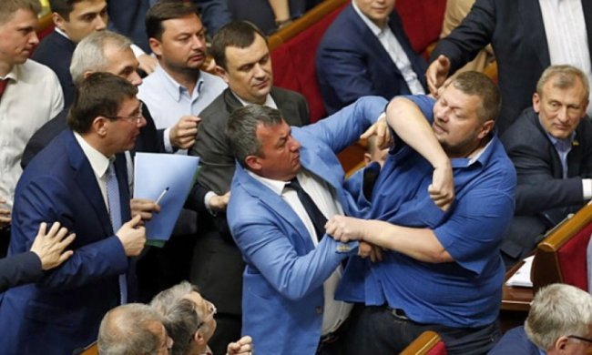 У Раді президентська фракція і радикали влаштували бійку  (відео)