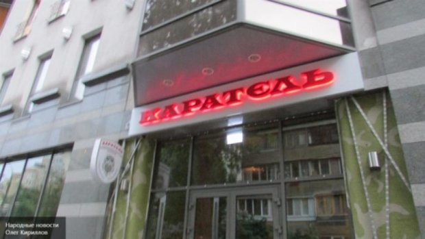 В Киеве титушки взяли в осаду скандальное кафе