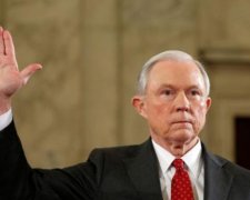 Генпрокурор США спробував виправдатися за контакти з російським послом