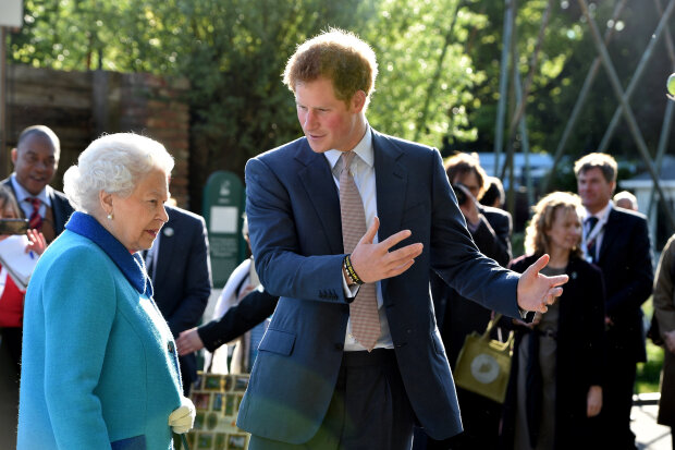 Елизавета II вызвала принца Гарри "на ковер": позволит ли королева новую выходку Меган Маркл