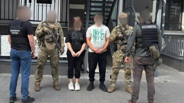 Фіктивні свідоцтва про народження двійнят для виїзду за кордон
