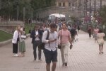 Люди на вулицях, скріншот: Youtube