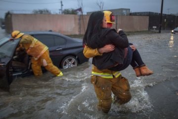 З'явилися кадри наслідків урагану в Каліфорнії