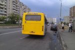 Матюки та перегар на весь салон: п'яну дніпрянку виштовхали з маршрутки, відео скандальної потасовки