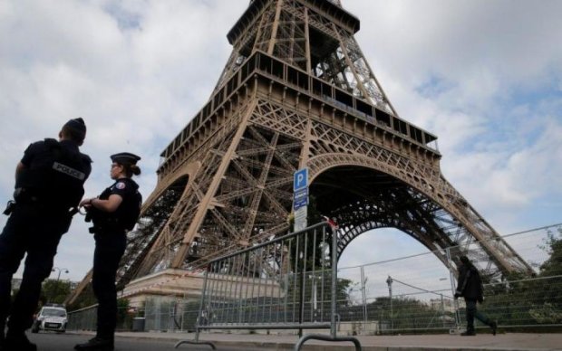 В Париже закрыли Эйфелеву башню: что происходит