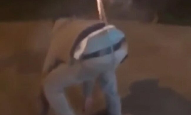 Чоловік хотів запустити феєрверк зі своїх штанів, але щось пішло не так: отримав серйозні травми