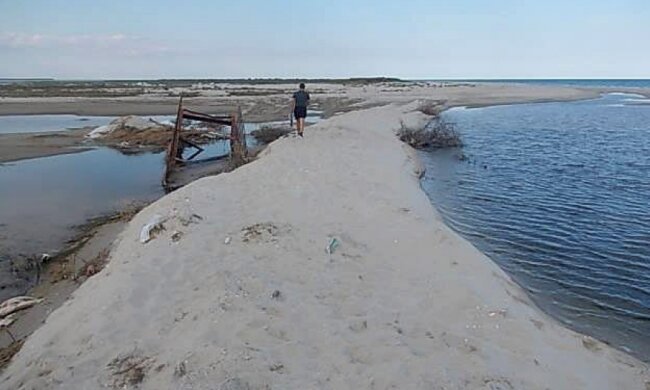Браконьеры отрезали Тузловские лиманы от моря (фото)