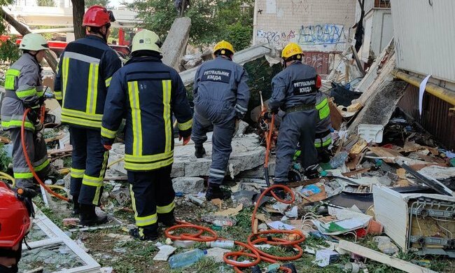 В будинку смерті на київських Позняках загинули троє - нещасних поховало під завалами