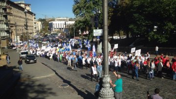 Протест тяжелобольных: люди не выдерживают издевательств власти, падают прямо под министерством