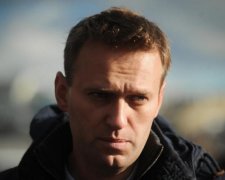 Сидів удома та їв пельмені: фейк про смерть Навального підірвав мережу