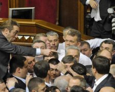 "Мертві" кредити: нахабні чинуші повісять на українців усі борги світу