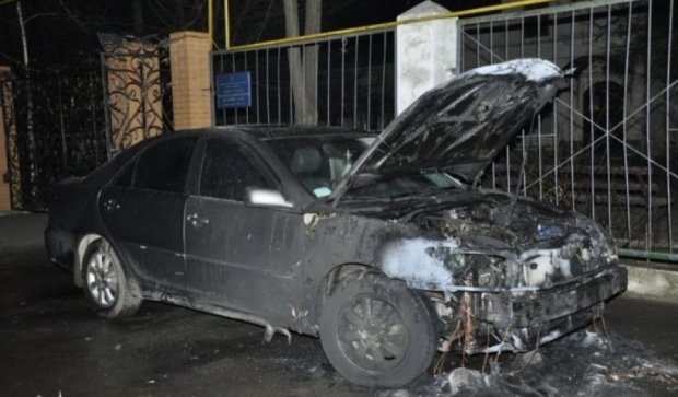В Одесі невідомі спалили автомобіль священика
