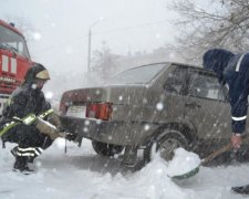 Стихия не сбавляет обороты: в Украине ограничили движение транспорта
