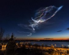 Ісус спустився з небес: у хмарах зазняли дивну фігуру