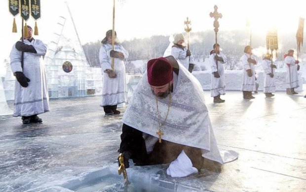 Крещение они проводят: московским попам напомнили об их скотстве