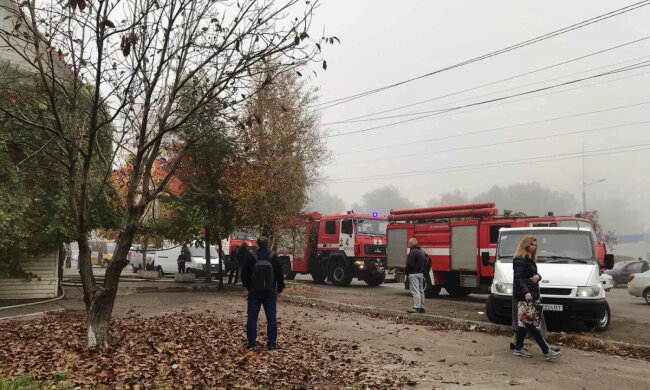 У Запоріжжі спалахнув торгівельний центр, рятувальники злетілися з усього міста: кадри переполоху