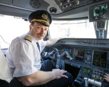 Бортпровідник розважив пасажирів гарячим танцем: відео