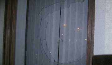 Полтавські активісти затримали хулігана, який побив вікна ОДА (фото)