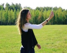 Стало відомо, чому не варто ловити мобільний зв'язок над головою