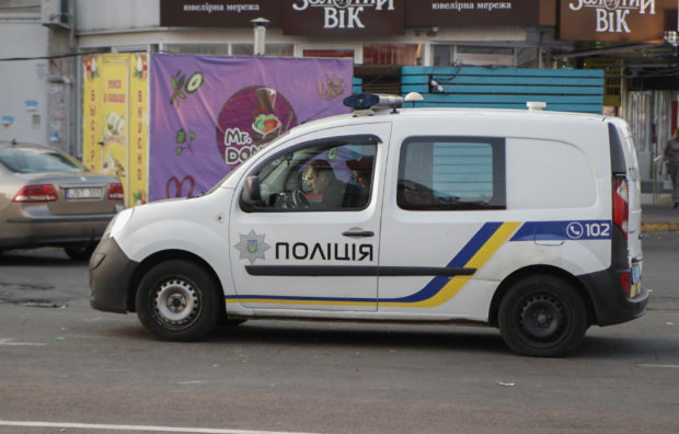 Ограбление за 2 минуты: в Киеве наглая банда обчистила популярный магазин, дерзкий налет поймала камера