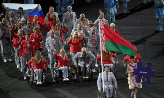 Білоруського паралімпійця покарають за російський прапор