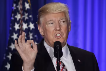 Трамп примерил образ Бэтмена и сразу был наказан: такого не было никогда