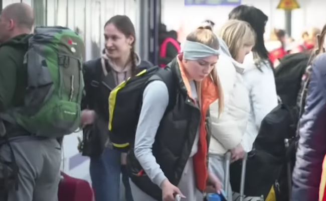 Біженці. Фото: скрін youtube