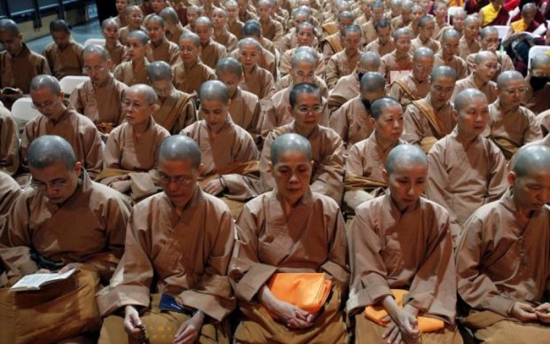 Похотливый монах превратил интим в часть святых учений
