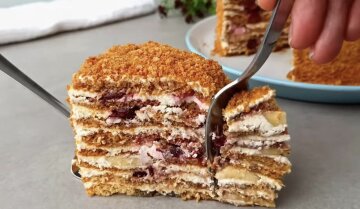 Медовик з вишнею: фото скрін рецепту