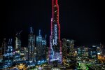 Porsche перетворила найвищу будівлю в світі в рекламу електричного Taycan, відео