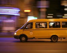 Пахаем как кони: пассажиров киевской маршрутки превратили в бурлаков