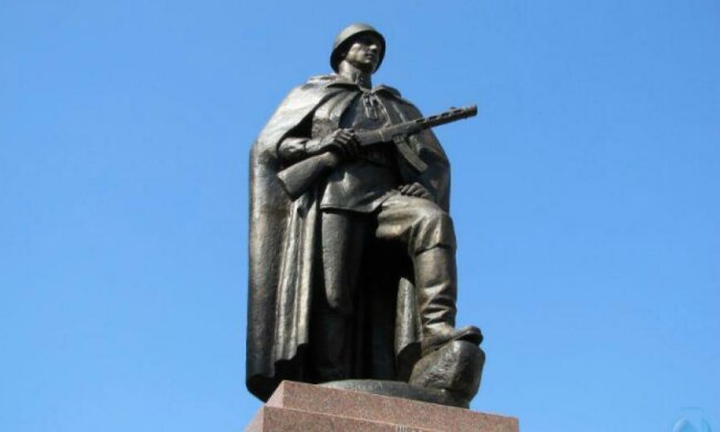 Памятники Второй мировой войны не будут сносить