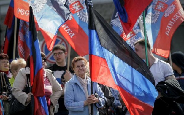 Флаги "ДНР" в центре Киева взбудоражили украинцев