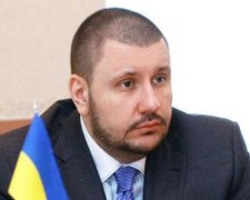 Цирк с вертолетами и арестом дружков Януковича закончился громким пшиком