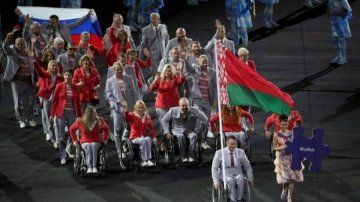 Білоруського паралімпійця покарають за російський прапор