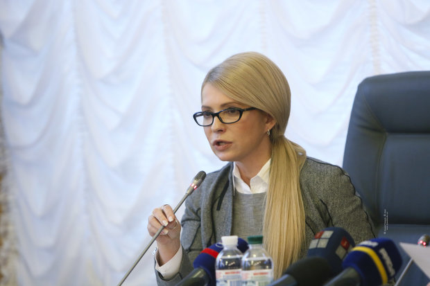 Губки уточкой и огромная грудь: Тимошенко возбудила сеть не политическим фото