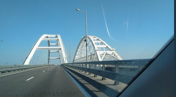 Ожидания разбились о жестокую реальность: в сети показали жалкое подобие Керченского моста