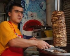 Продавець шаурми ледь не вбив свого клієнта