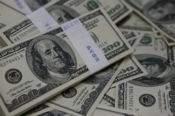 Долар подешевшав на 30 копійок