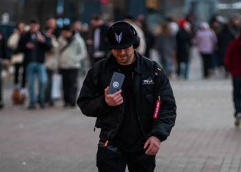 Українці, телефон, фото із соцмереж