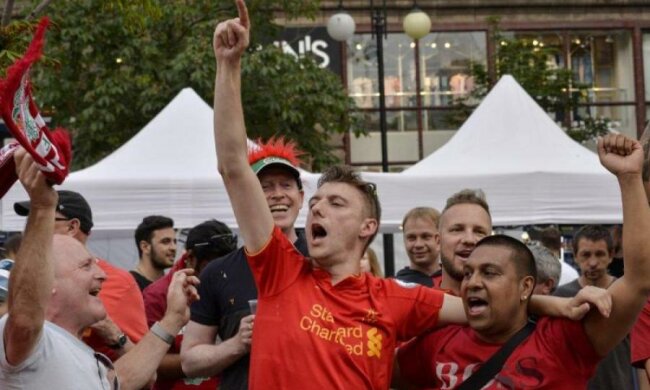 Ліга Чемпіонів УЄФА: як кияни зустріли фанатів "Ліверпуля"