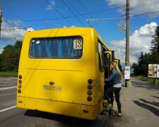 В Одессе вспыхнула маршрутка, люди выпрыгивали на ходу: скандальные кадры "крематория" на колесах