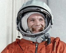 Фотографія, шолом, листівка: в інтернеті можна купити особисті речі Гагаріна