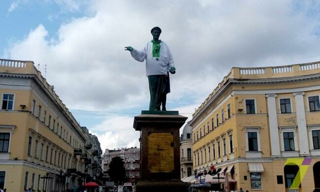 Символ Одеси прикрасили до Дня Незалежності