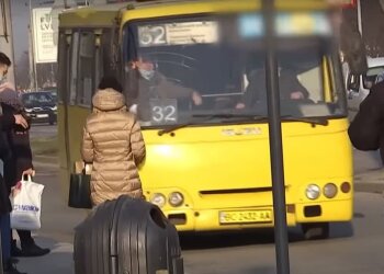 Люди на улицах, скриншот: Youtube