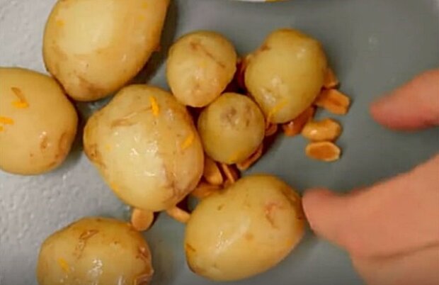 Рецепт молодой картошки от Клопотенко, скриншот из видео