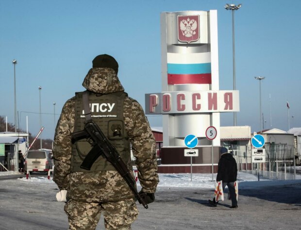 Украинцам запретят въезжать в РФ по внутреннему паспорту: "Упрощенный режим поездок в условиях вооруженной агрессии является неадекватным"