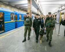 У Києві хлопці заховали наркотики в незвичному місці: копи такого ще не бачили